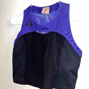 NIKE ACG - Crop top. Size L